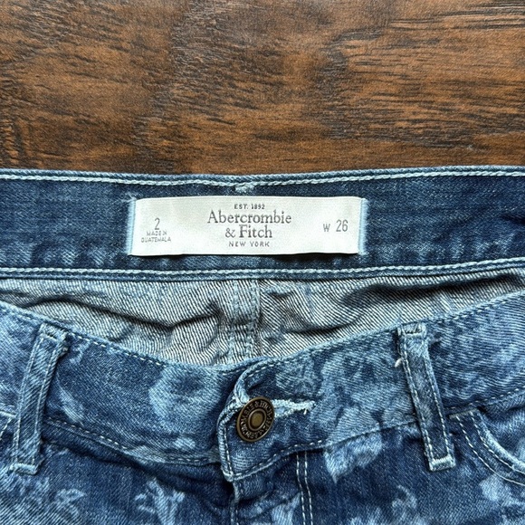 Abercrombie & Fitch jean shorts size 2 (A4) - Picture 2 of 6
